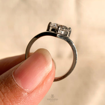 Classic round cut 1 carat solitaire diamond ring in white gold