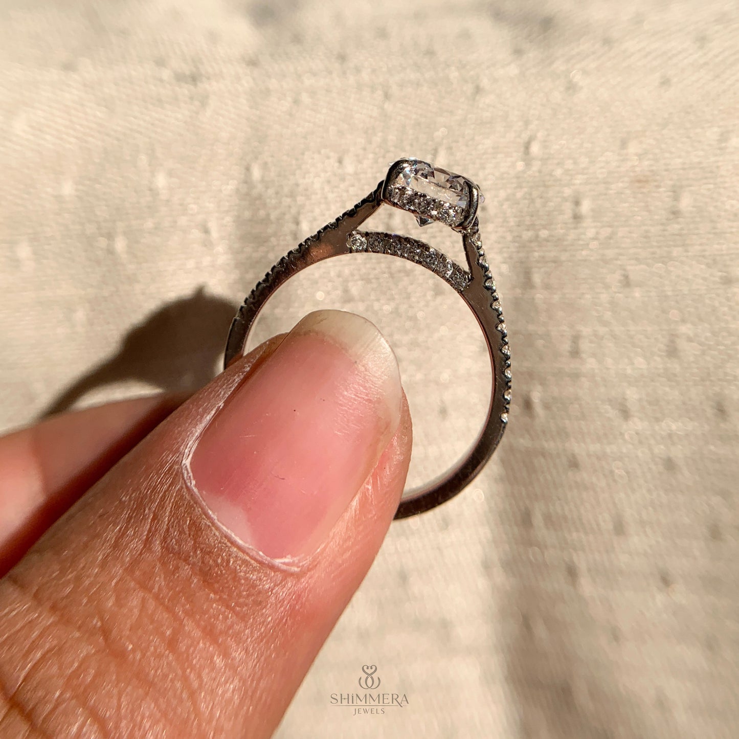 “Luxury engagement ring with 1.0 CT round cut diamond in yellow gold”