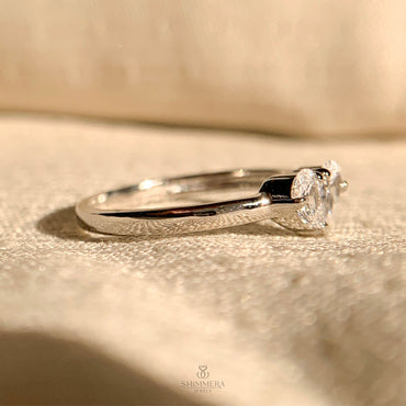 "Two pear-shaped diamond Toi et Moi engagement ring for women"