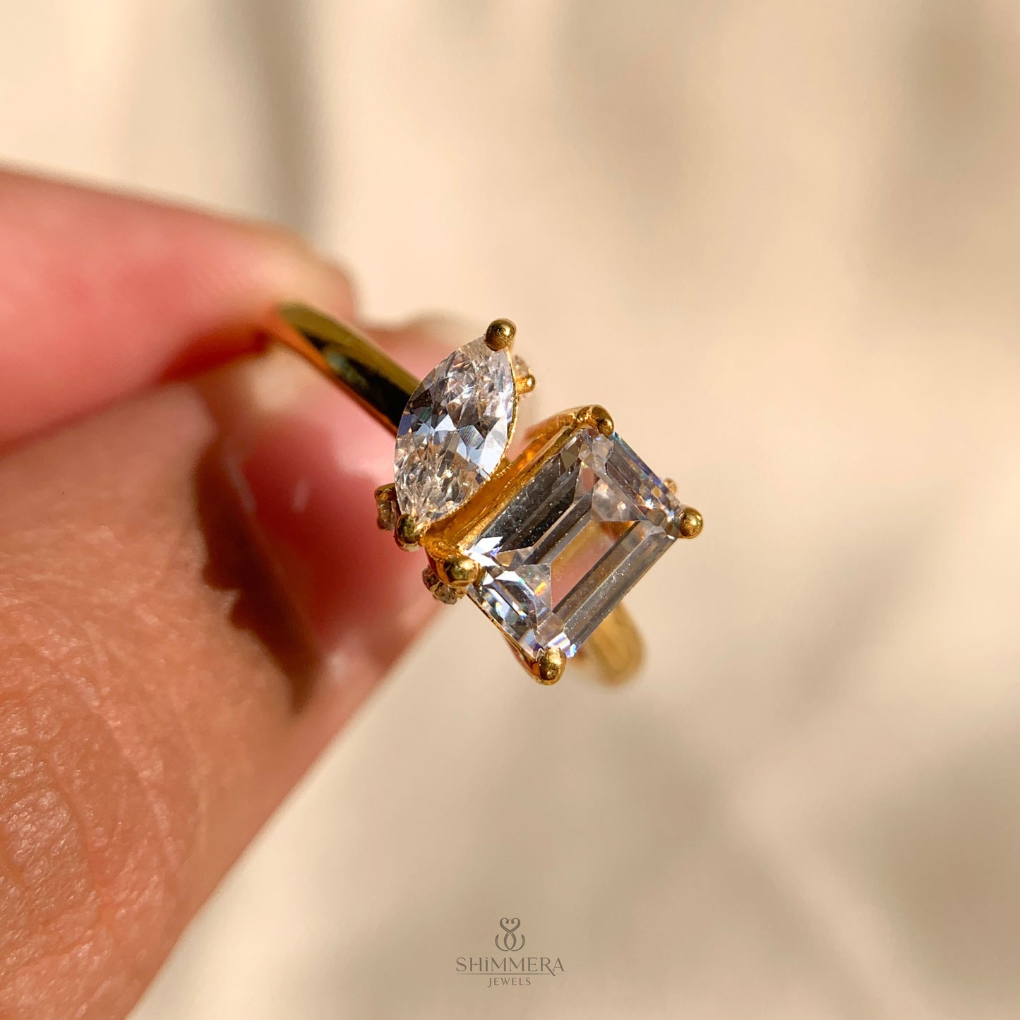 Marquise Cut Emerald Diamond Toi Et Moi Ring