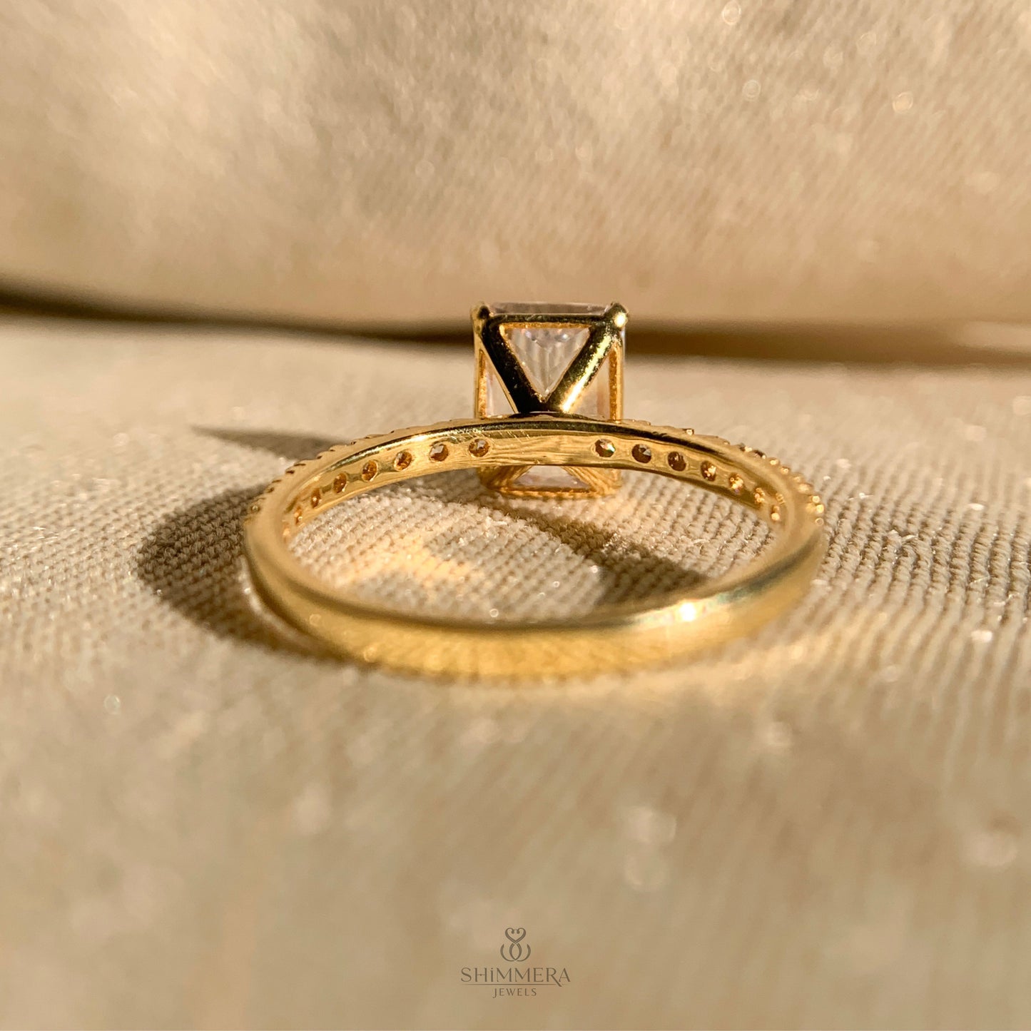 18k Gold Radiant Cut Engagement Rings with Side Stones Settings