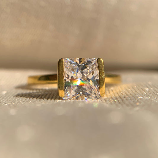 “1 carat princess cut solitaire engagement ring in classic white gold setting”