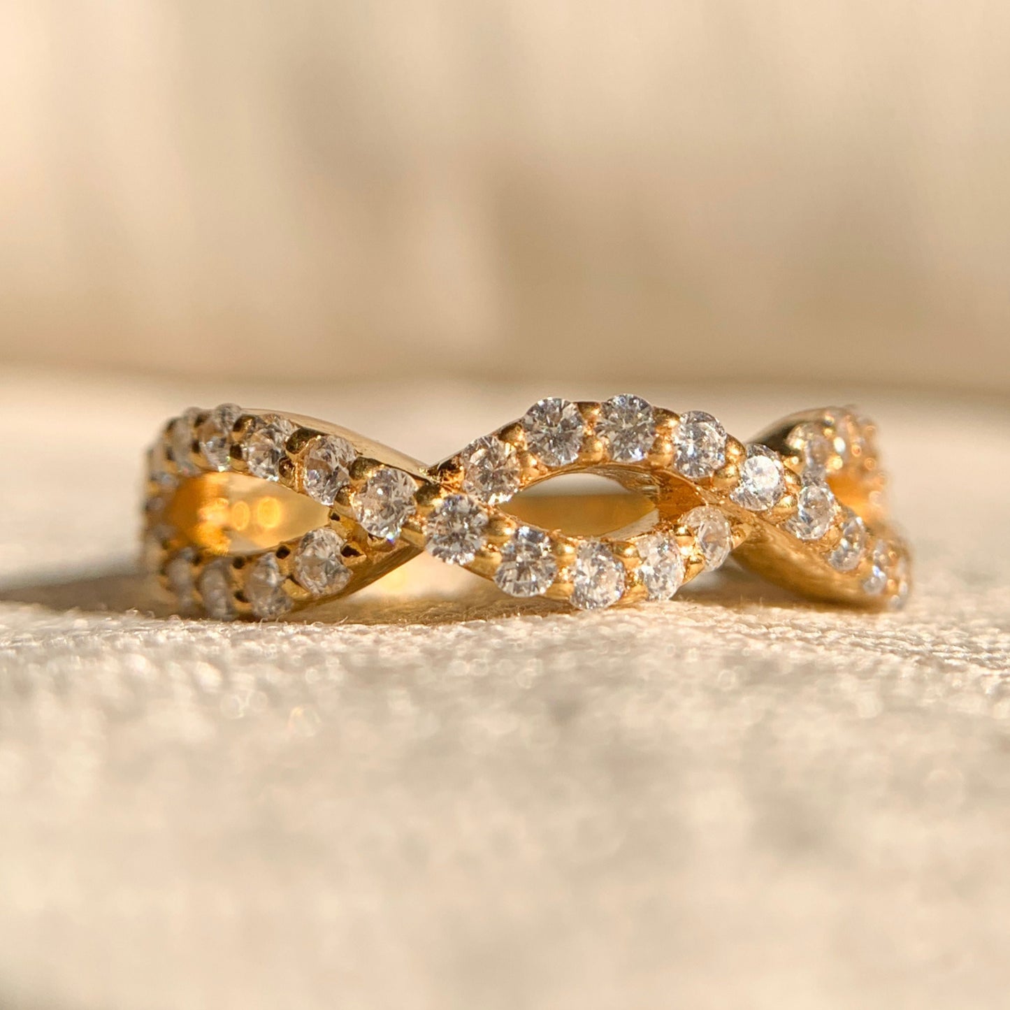Round Moissanite Diamond Twisted Ring
