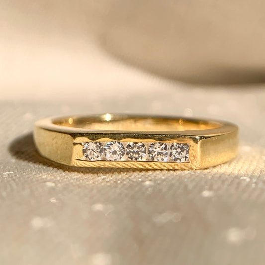 Classic 5 stone diamond gold wedding ring with brilliant round cuts