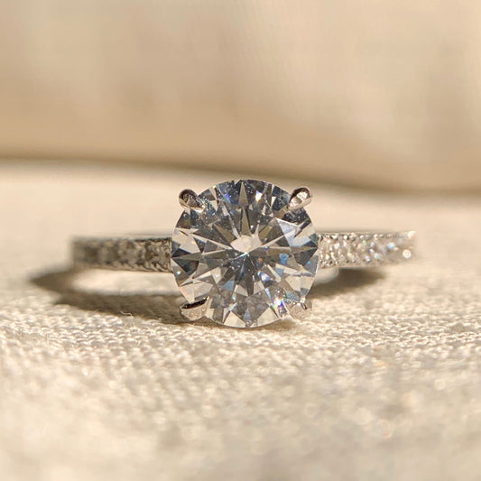 “1.0 carat round diamond engagement ring in classic yellow gold setting”