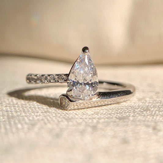 "Pear shaped solitaire engagement ring in white gold with sparkling diamond"