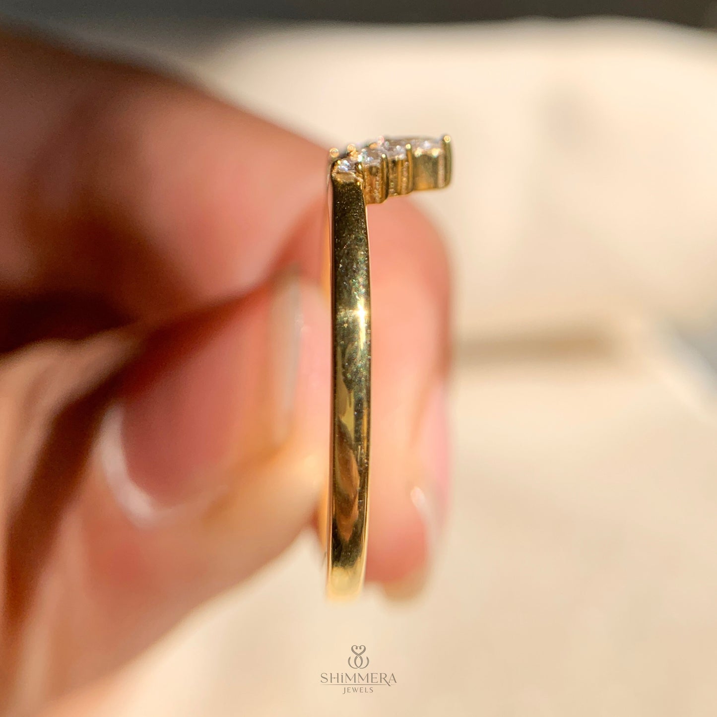Simple and classic round diamond solitaire engagement ring for women