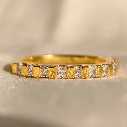 Elegant princess cut diamond ring in bar setting for women