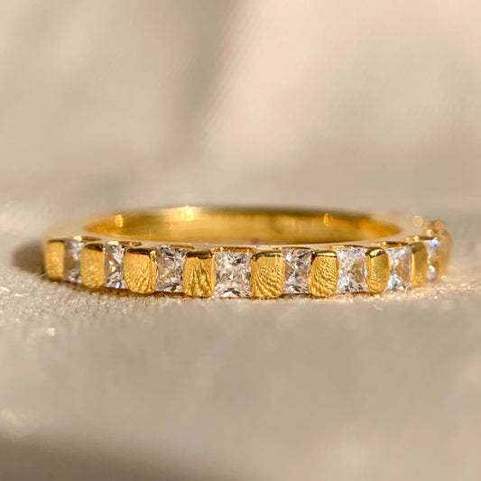 Elegant princess cut diamond ring in bar setting for women