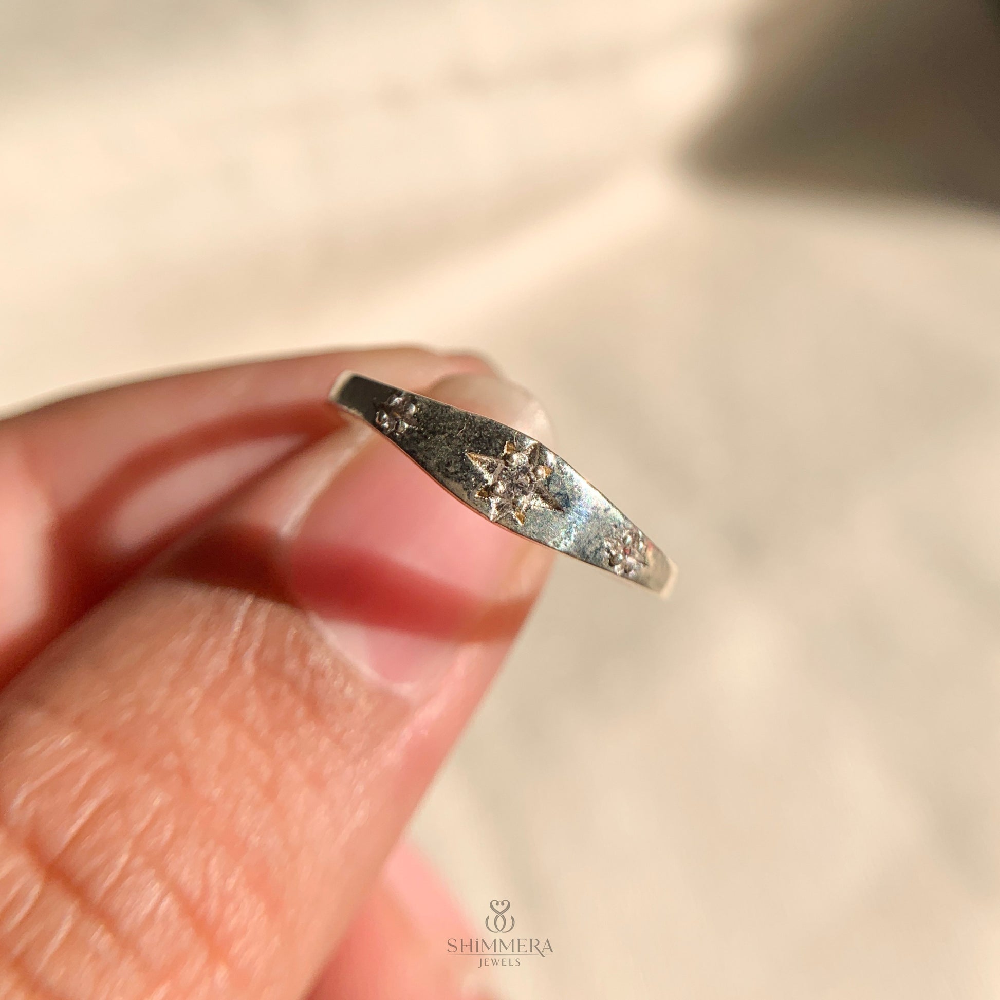 Modern 14k white gold ring featuring radiant star burst design