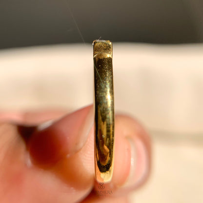 Classic gold wedding band featuring single east-west baguette diamond