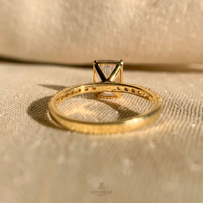 18k Gold Radiant Cut Engagement Rings with Side Stones Settings