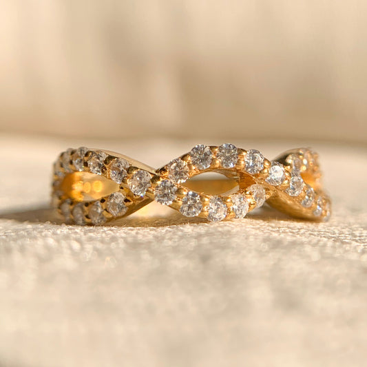 Round Moissanite Diamond Twisted Ring