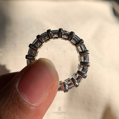 Modern rose gold ring set with shimmering aquamarine stones