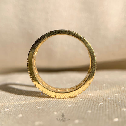 Half eternity diamond band with alternating baguette and round cuts